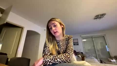 Snapshot of hollyandelon chatting on 10/26/25, 09:31 hollyandelon online show from 10/26/25, 09:31