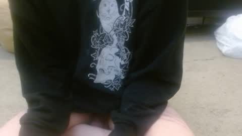 Holly Hawkes online show from 10/16/25, 01:39