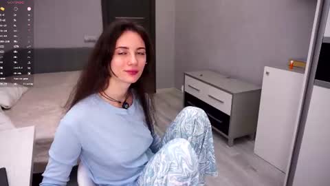 Snapshot of hollymonica chatting on 06/18/26, 05:51 Delly online show from 06/18/26, 05:51