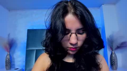 hollypeach_ online show from 11/24/25, 08:08