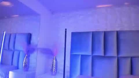 hollypeach_ online show from 02/11/26, 08:03