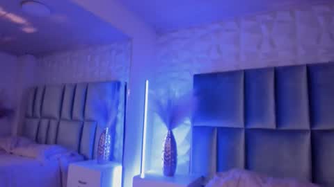 hollypeach_ online show from 03/12/26, 09:32