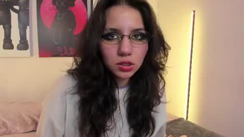 Snapshot of hollypeach_ chatting on 06/10/26, 07:46 hollypeach_ online show from 06/10/26, 07:46