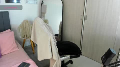 Snapshot of hollyprincess_2 chatting on 05/04/26, 03:24 holly princess mermaid online show from 05/04/26, 03:24