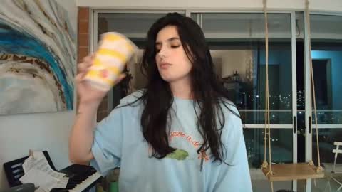 hollyshit_ online show from 11/13/25, 11:58