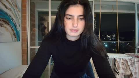 hollyshit_ online show from 11/24/25, 12:32