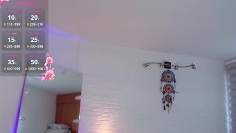 Snapshot of hollyt1 chatting on 10/03/25, 11:18 hollyt1 online show from 10/03/25, 11:18