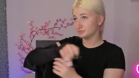 HollyTaillor online show from 04/11/26, 12:31