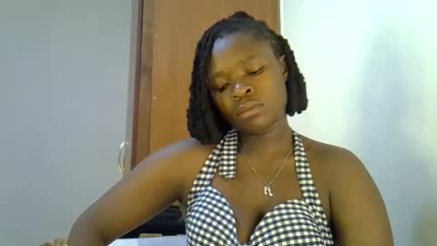 holy_ebony online show from 04/28/26, 02:49