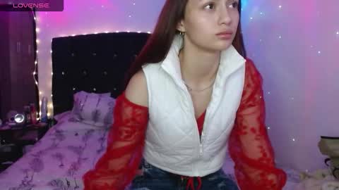 Snapshot of holy_juli2 chatting on 09/09/25, 03:39 Juli online show from 09/09/25, 03:39
