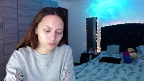 Snapshot of holy_juli2 chatting on 09/11/25, 02:33 Juli online show from 09/11/25, 02:33