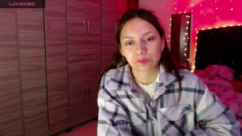 Snapshot of holy_juli2 chatting on 09/15/25, 03:50 Juli online show from 09/15/25, 03:50