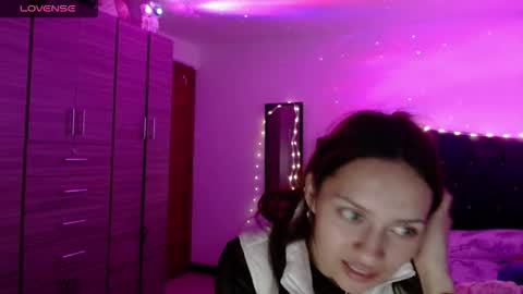 Snapshot of holy_juli2 chatting on 09/18/25, 02:57 Juli online show from 09/18/25, 02:57