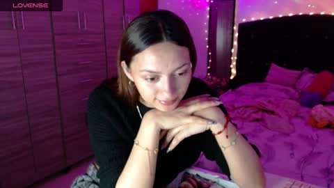 Snapshot of holy_juli2 chatting on 09/29/25, 03:33 Juli online show from 09/29/25, 03:33