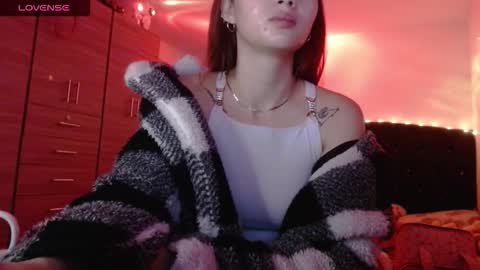 Snapshot of holy_juli2 chatting on 10/15/25, 05:18 Juli online show from 10/15/25, 05:18