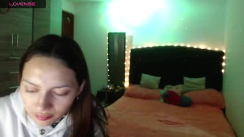 Snapshot of holy_juli2 chatting on 10/17/25, 04:15 Juli online show from 10/17/25, 04:15