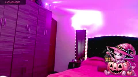 Snapshot of holy_juli2 chatting on 10/23/25, 04:56 Juli online show from 10/23/25, 04:56