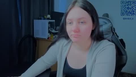 Snapshot of holy_kveta chatting on 06/17/26, 03:42 Kviki online show from 06/17/26, 03:42