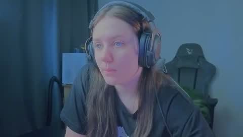 Snapshot of holy_kveta chatting on 07/23/26, 03:04 Kviki online show from 07/23/26, 03:04