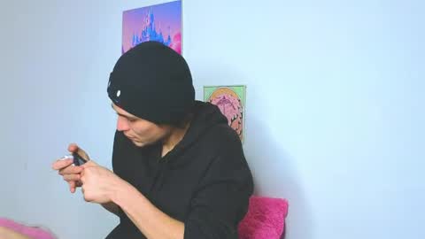      online show from 04/22/26, 07:22