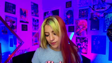 Snapshot of holyeva chatting on 12/18/24, 03:15 online show from 12/18/24, 03:15