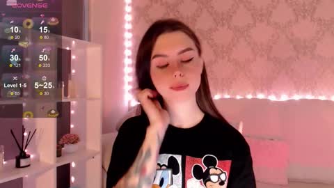 Snapshot of holymiax chatting on 09/19/25, 03:30 Mia online show from 09/19/25, 03:30