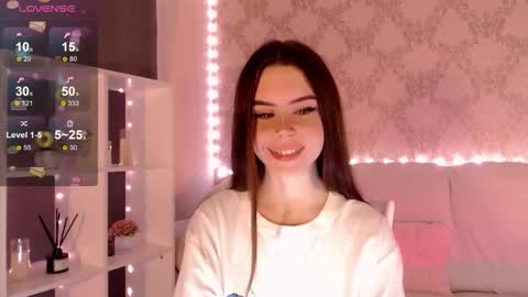 Snapshot of holymiax chatting on 09/29/25, 03:33 Mia online show from 09/29/25, 03:33