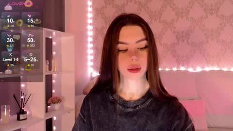 Snapshot of holymiax chatting on 10/10/25, 03:38 Mia online show from 10/10/25, 03:38