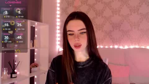 Snapshot of holymiax chatting on 10/17/25, 03:42 Mia online show from 10/17/25, 03:42