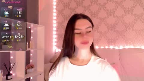 Snapshot of holymiax chatting on 10/18/25, 03:42 Mia online show from 10/18/25, 03:42