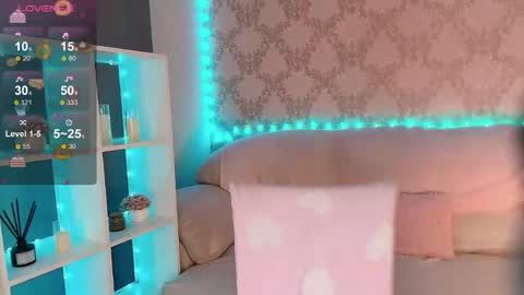 Mia online show from 06/08/26, 03:51