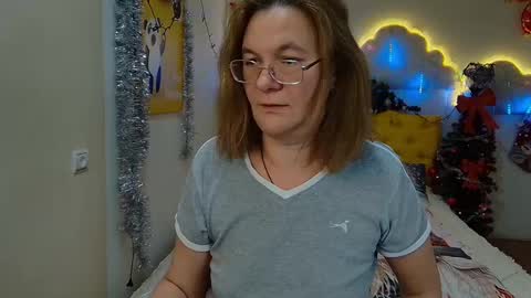 Snapshot of holymilfa chatting on 12/01/24, 04:29 holymilfa online show from 12/01/24, 04:29