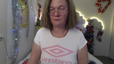 Snapshot of holymilfa chatting on 12/22/24, 02:38 holymilfa online show from 12/22/24, 02:38