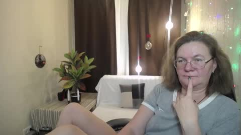 Snapshot of holymilfa chatting on 01/26/25, 01:36 holymilfa online show from 01/26/25, 01:36