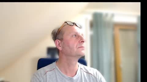 Snapshot of hondowill chatting on 01/08/25, 09:01 Bernd online show from 01/08/25, 09:01