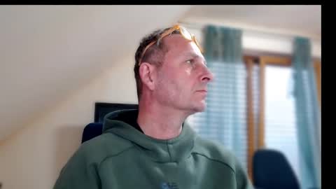 Snapshot of hondowill chatting on 03/07/25, 11:18 Bernd online show from 03/07/25, 11:18