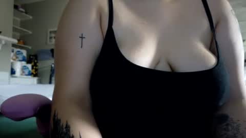 Snapshot of honeeyyy_pot chatting on 10/12/25, 08:52 Honey online show from 10/12/25, 08:52
