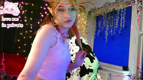 Snapshot of honelin chatting on 09/08/25, 03:00 Honelints boyblonde hair AsterMIntfemboybrown hair online show from 09/08/25, 03:00