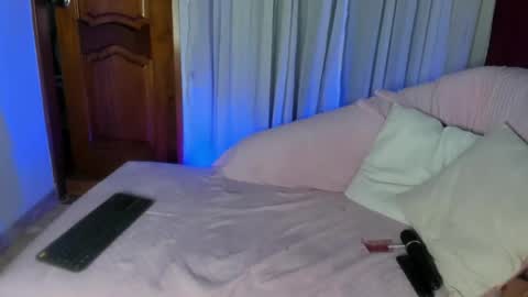 Snapshot of honey__monroe chatting on 05/12/26, 03:47 honey monroe online show from 05/12/26, 03:47