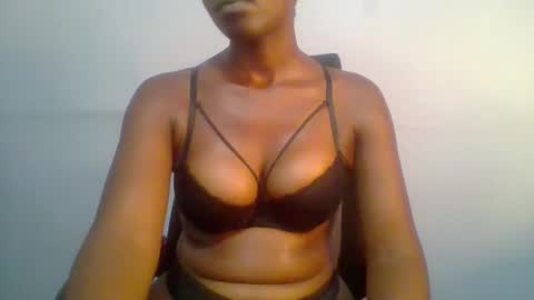 honey_beb online show from 02/19/25, 04:22
