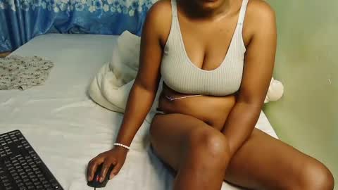 Snapshot of honey_caddy chatting on 07/05/26, 04:52 honey_caddy online show from 07/05/26, 04:52