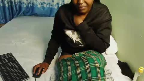 Snapshot of honey_caddy chatting on 07/05/26, 05:42 honey_caddy online show from 07/05/26, 05:42