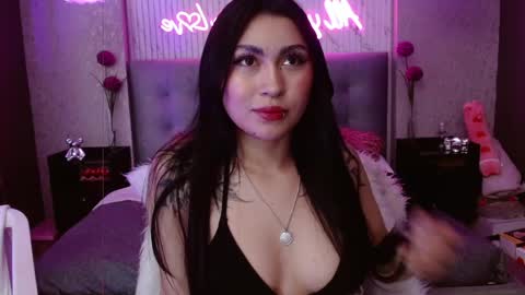honey_doll_x online show from 05/12/26, 08:33