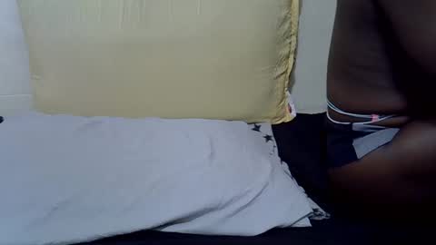 Snapshot of honey_dripe chatting on 05/16/26, 10:36 flozzy online show from 05/16/26, 10:36