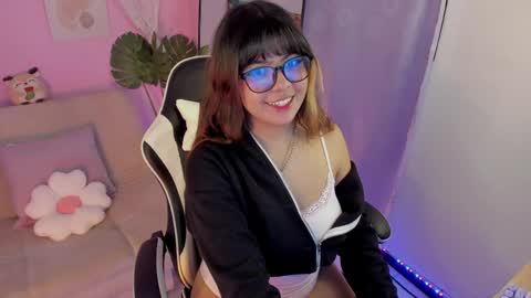 Snapshot of honey_m0on chatting on 06/02/26, 06:54 Milenka online show from 06/02/26, 06:54