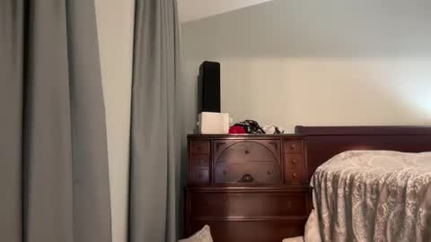 honey_man14 online show from 04/20/26, 04:43