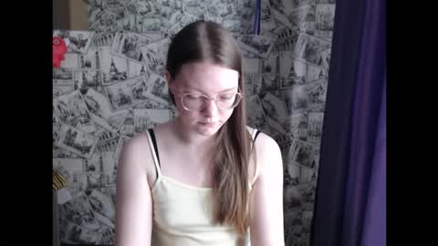 Lina online show from 09/17/25, 09:00