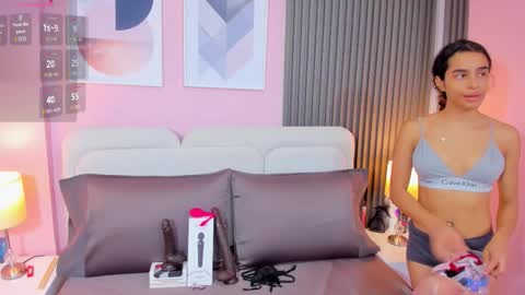 honey_sofii_ online show from 11/11/25, 11:32