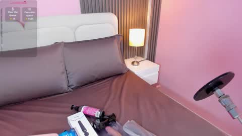 honey_sofii_ online show from 12/16/25, 11:48