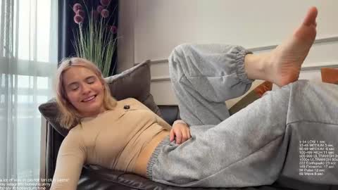 Jenyanew vid how I squirt in forest in bio online show from 04/17/26, 09:01